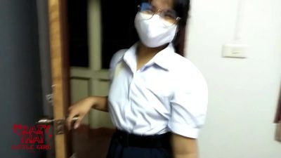Chăn rau bé nữ sinh đeo kình nhìn múp quá